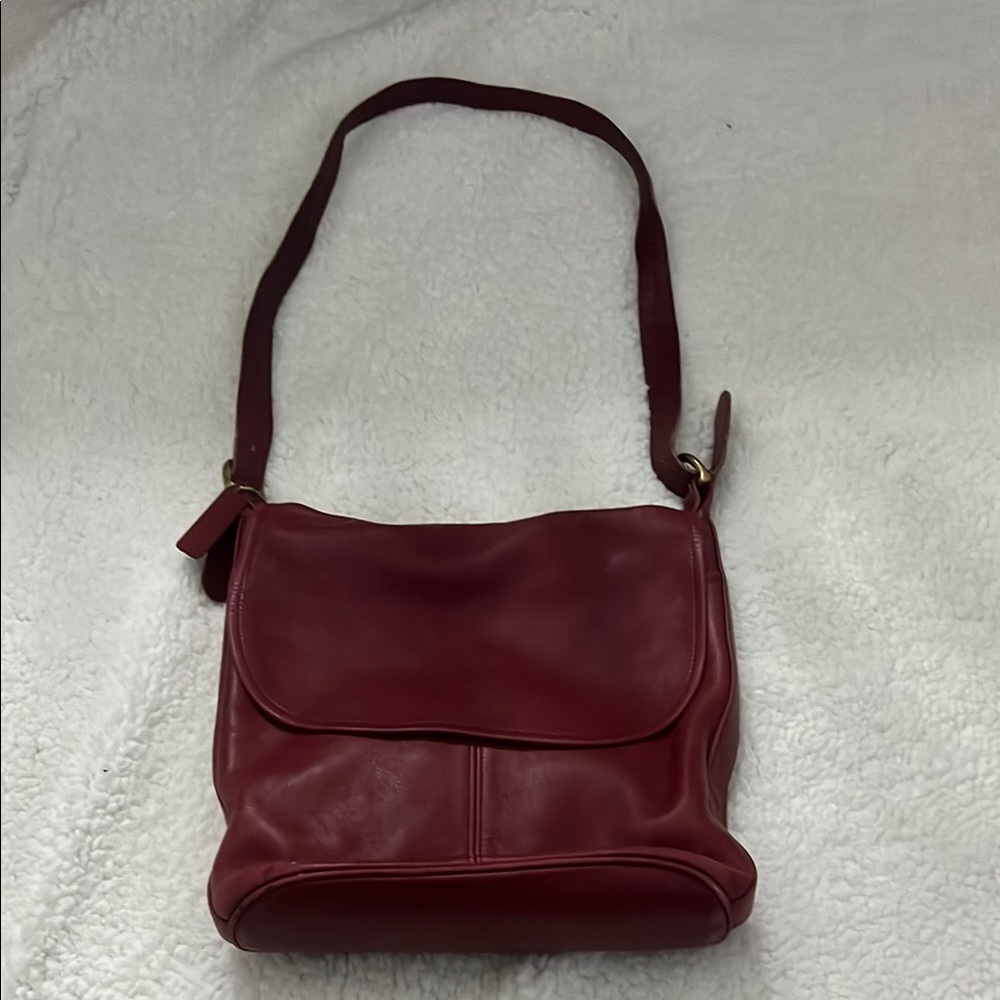 Vintage Coach Elegant Red Leather Shoulder Bag